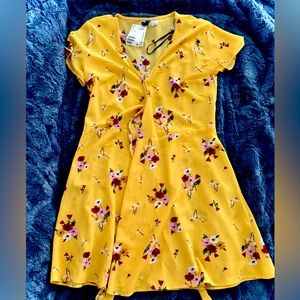 Super cute yellow sundress.
